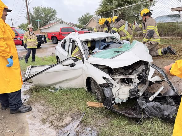 Eagle Pass crash kills 1, leaves another critically hurt