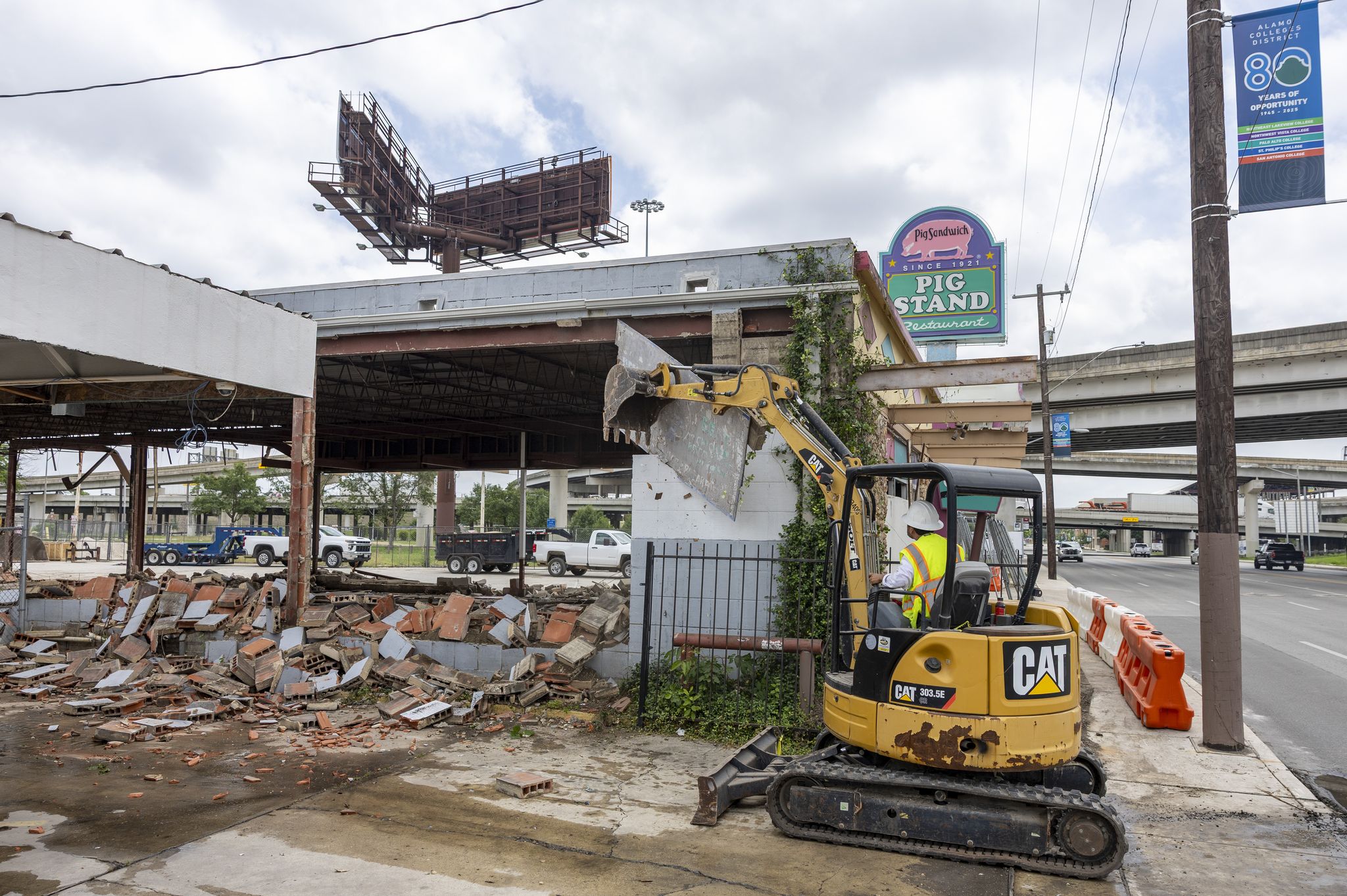 The Pig Stand site on Broadway under demolition after 104 years