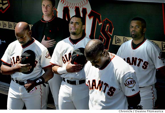 BOBBY BONDS 1946-2003 / Fans join team in mourning / Ballpark crowd pauses to honor, remember an icon