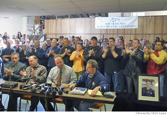 SAN FRANCISCO / Police union tells D.A. to drop cop case / Let state prosecute, seek death penalty, POA demands