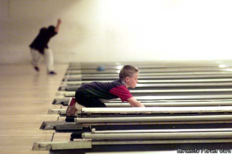 Japantown Bowlers Mourn Alley's Demise / Last-minute sale to community group unlikely