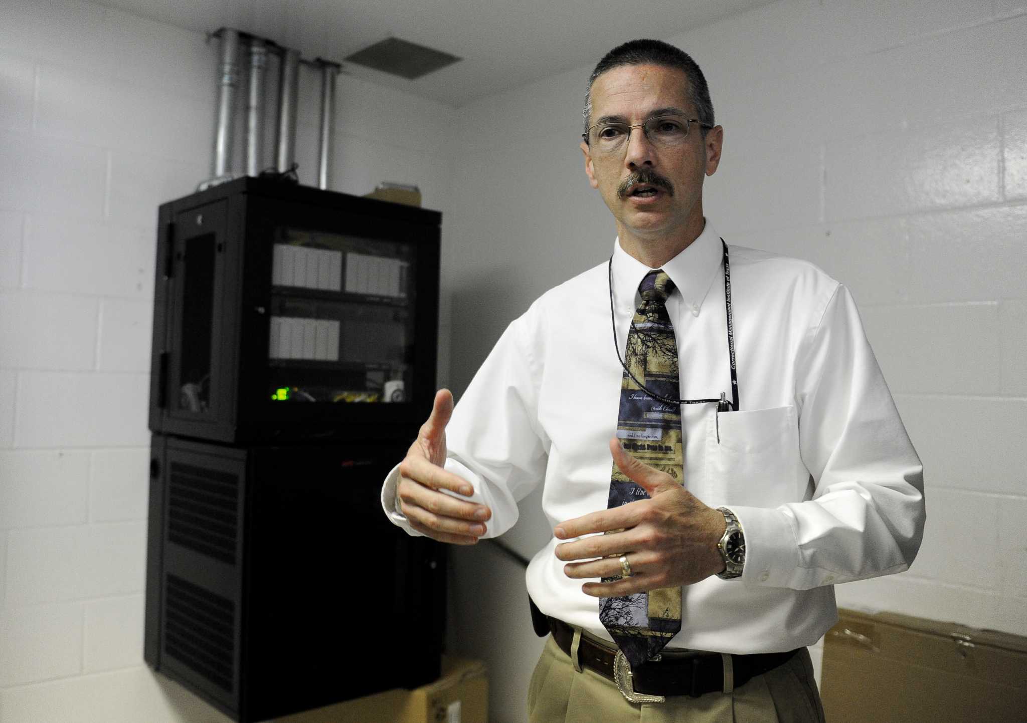 High-tech system stumps inmates with cellphones