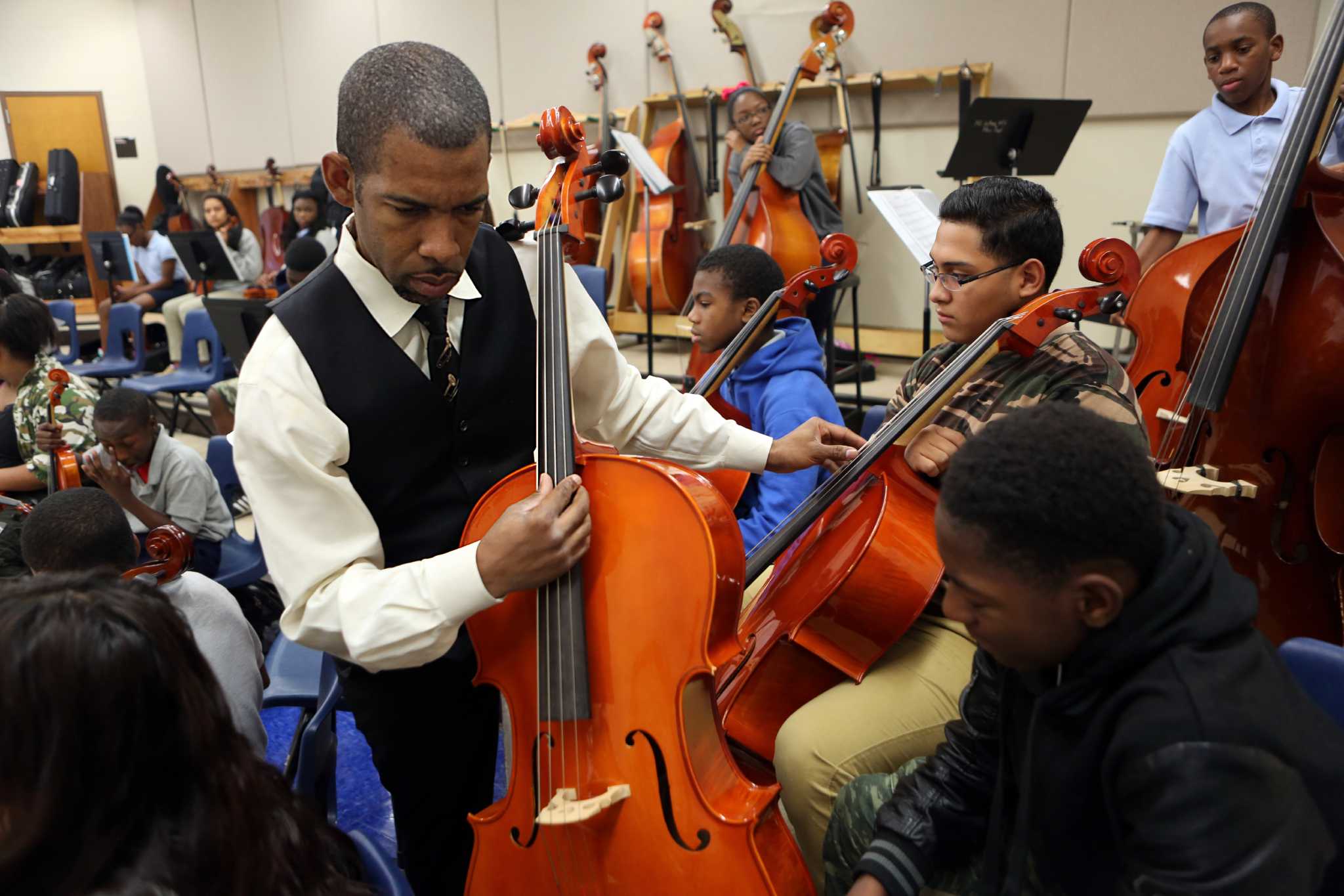 HISD struggles to provide instruction in arts