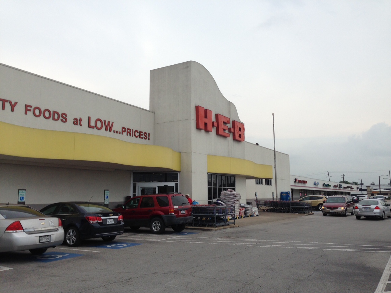 Bellaire H-E-B closure, demolition, construction scheduled in March, report says