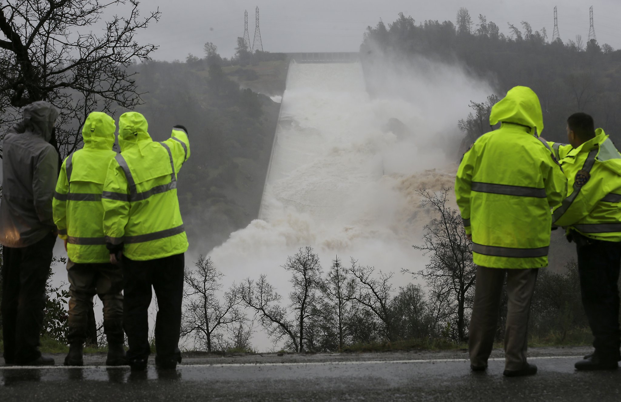 ‘Uncharted territory’ as Lake Oroville rises toward damaged dam