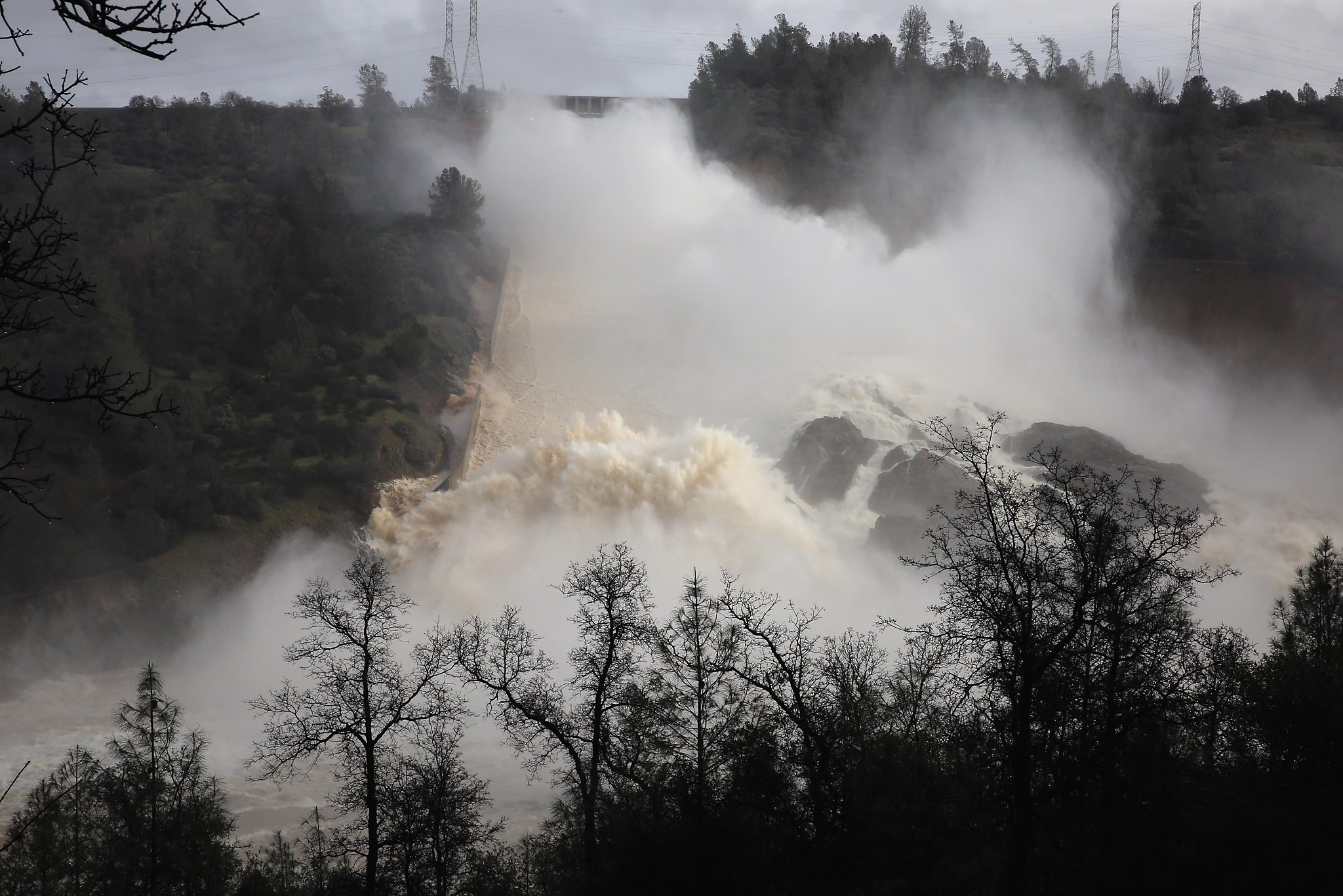 Damage to Oroville Dam spillway worsens — could cost $100 million