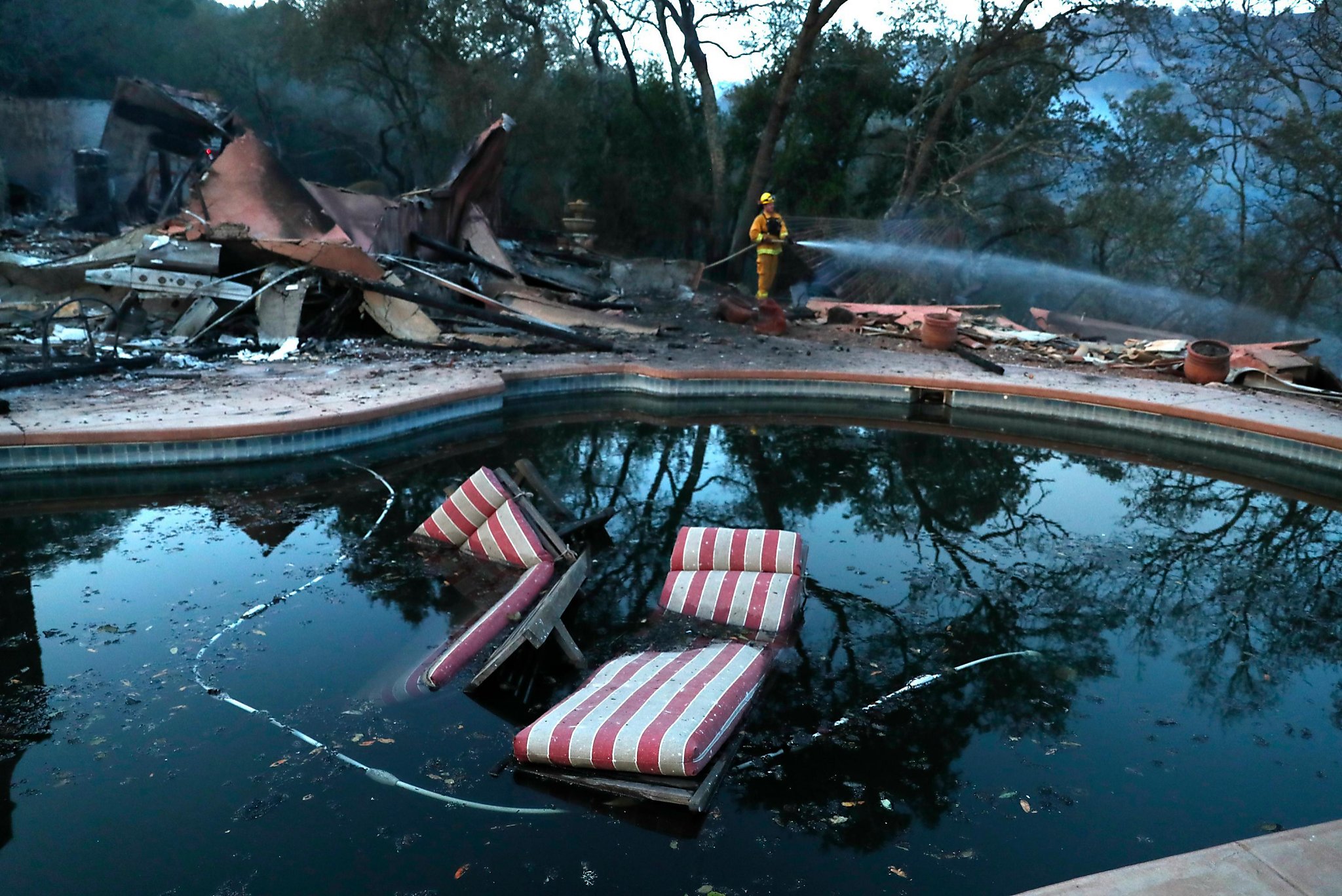 Wine Country requested hundreds of engines in firestorm’s first hours. Less than half came.
