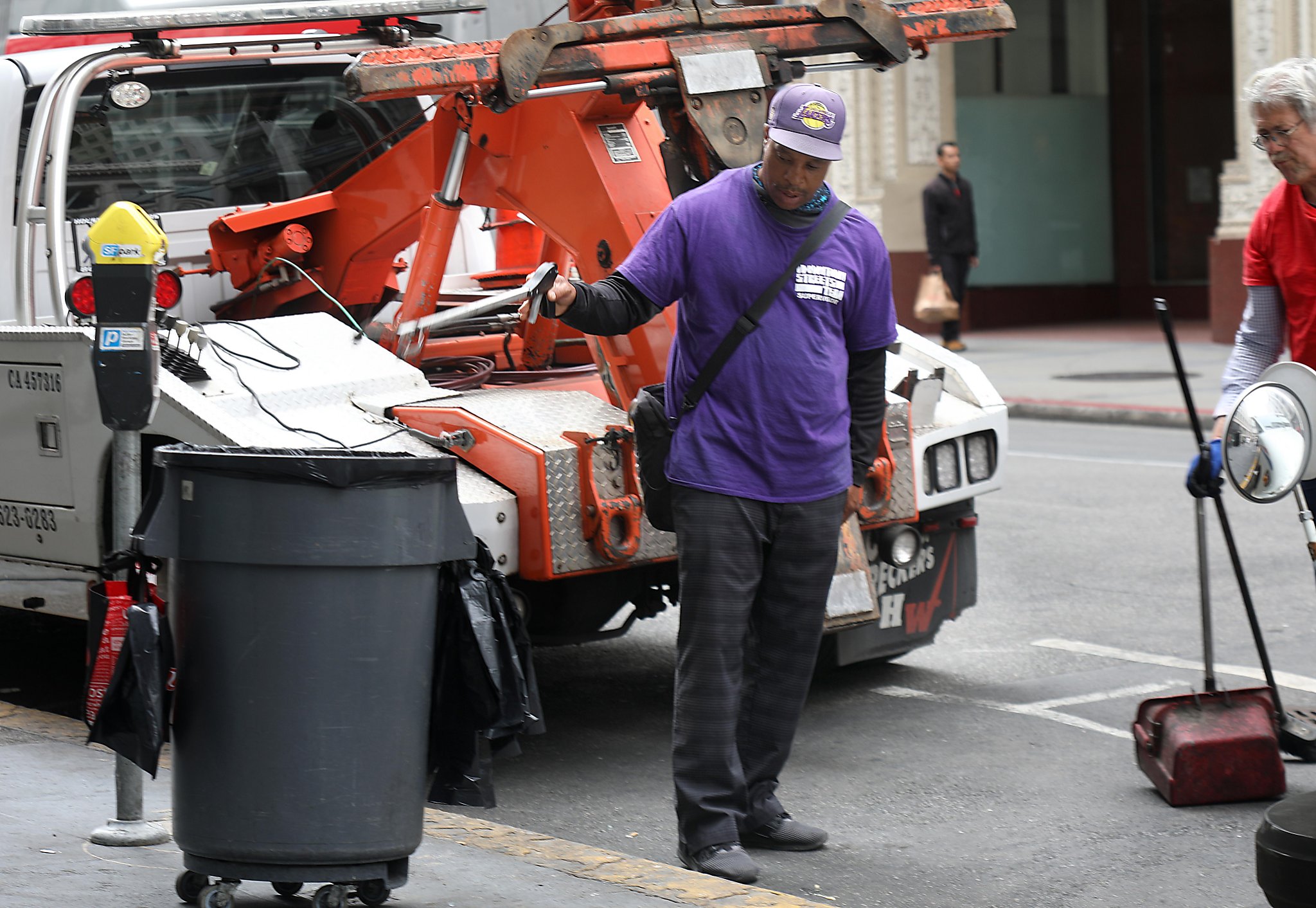 SF street cleanup supervisor beautifies blocks, gives homeless hope
