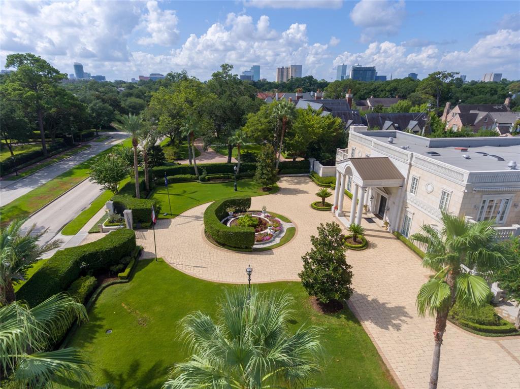 Peek inside Houston's luxury home foreclosures, including a mansion on River Oaks Blvd.