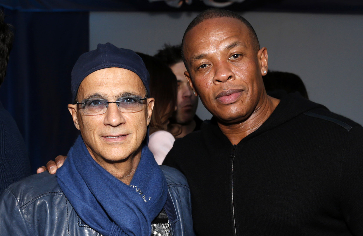 Apple Agrees to Buy Beats - WSJ