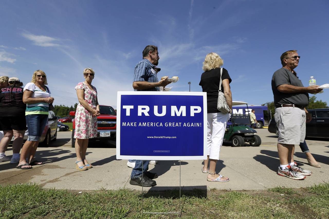 Iowans Drawn to Donald Trump Praise His Antiestablishment Bent - WSJ