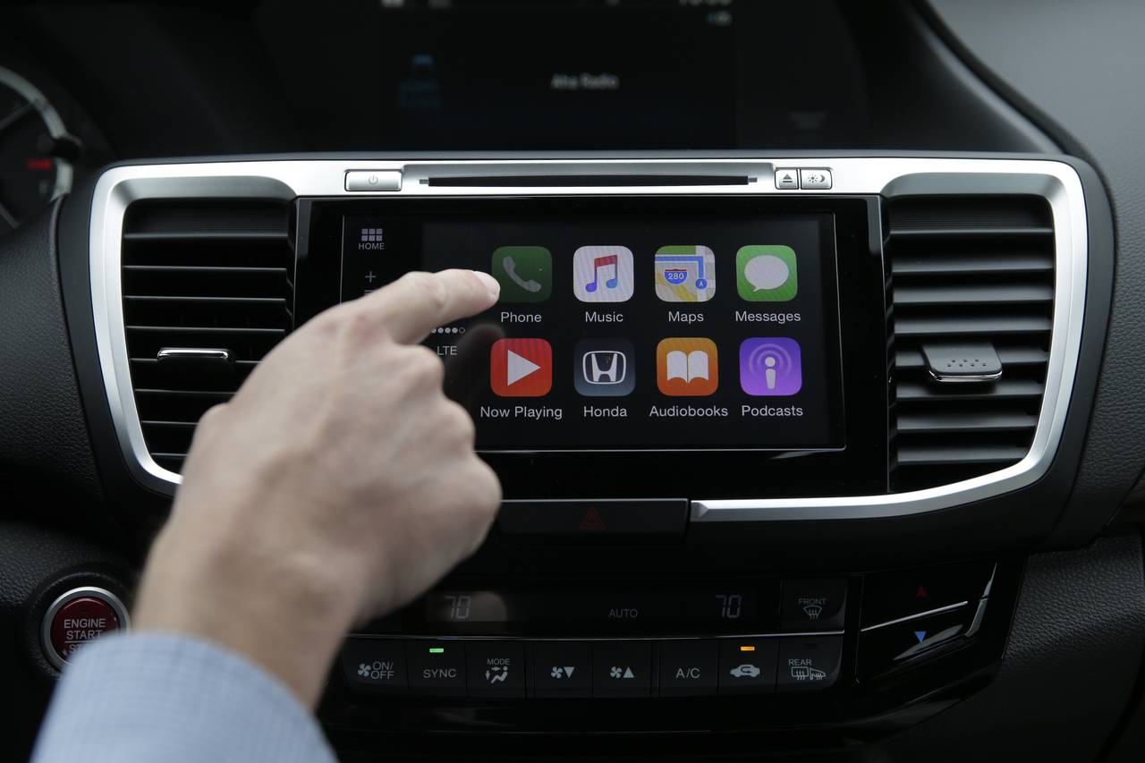 Apple Targets Electric-Car Shipping Date for 2019 - WSJ
