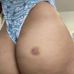 Perfect tits and body on beautiful model - Sǝlǝuɐɹʎɐu