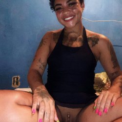 Morena Cacheada delicinha realizando sonho do corninho 🐂 🙈🤤🔥😋😈