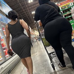 Mother and daughter phat ass run in the family