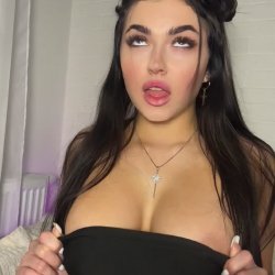 Suck on my tits while you play with my pussy 🍌