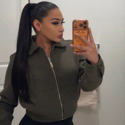 Sexy Latina backshots😋