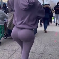 BOOTY ON MILF