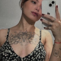 Novinha foi vazada por ex ficante, mandou nude e a buceta caiu na net pra alegria de vocês do erome