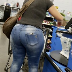 Phat booty mommy shopping