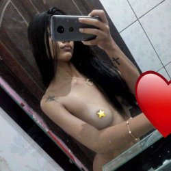#89 - Moreninha deliciosa com a calcinha socada na buceta siriricando gostoso