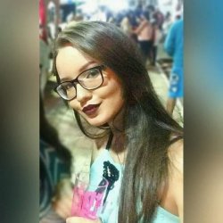 Deu prós amigos e foi exposta na Net
