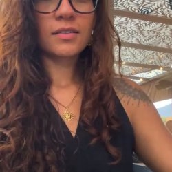 Beauty lady showing her wet pussy