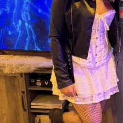 guy left his girlfriend at the halloween party