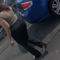 GILF PHAT BOOTY