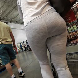 Phat booty Latina MILF