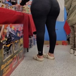 Phat ass MILF