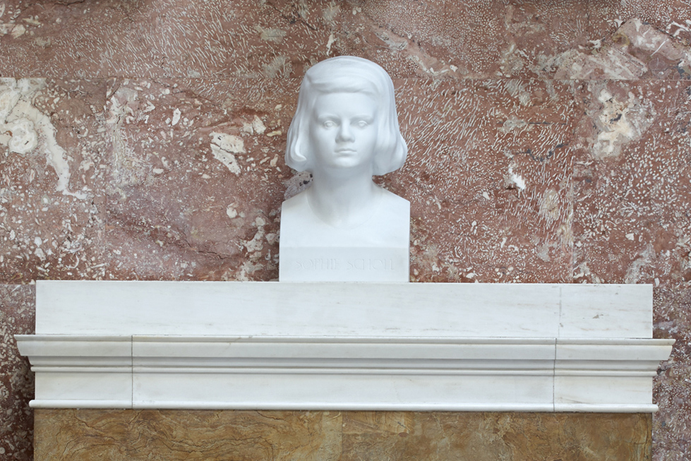 Die Büste Sophie Scholls (1921-1943) in der Walhalla - Erinnerung an den Widerstand gegen die NS-Diktatur | Blog der Bayerischen Schlösserverwaltung