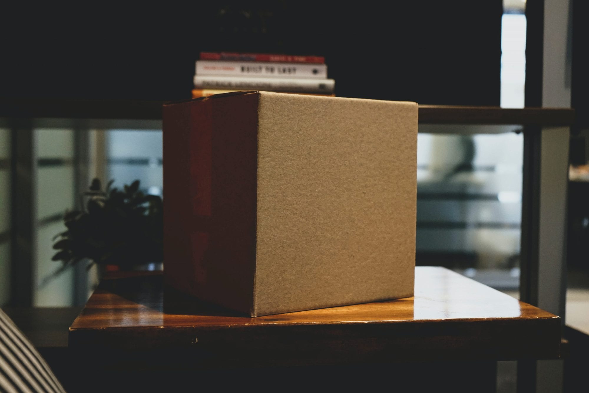 How to Calculate Shipping Costs: 10 Factors to Know