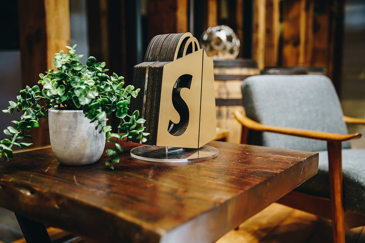 SMS Marketing for Shopify: The Ultimate Guide (With Examples and Ideas)