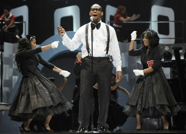 Billboard Names R. Kelly The #1 R&B Artist Of Past 25 Years - Singersroom.com