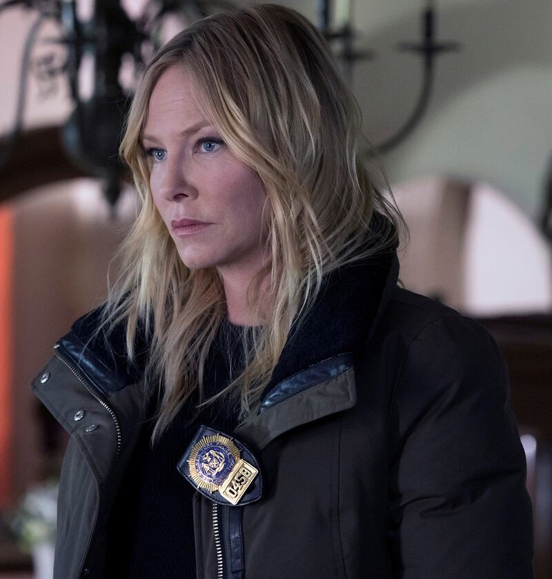 Kelli Giddish Interview: “SVU” Star Talks Engagement and 23rd Season – Smashing Interviews Magazine