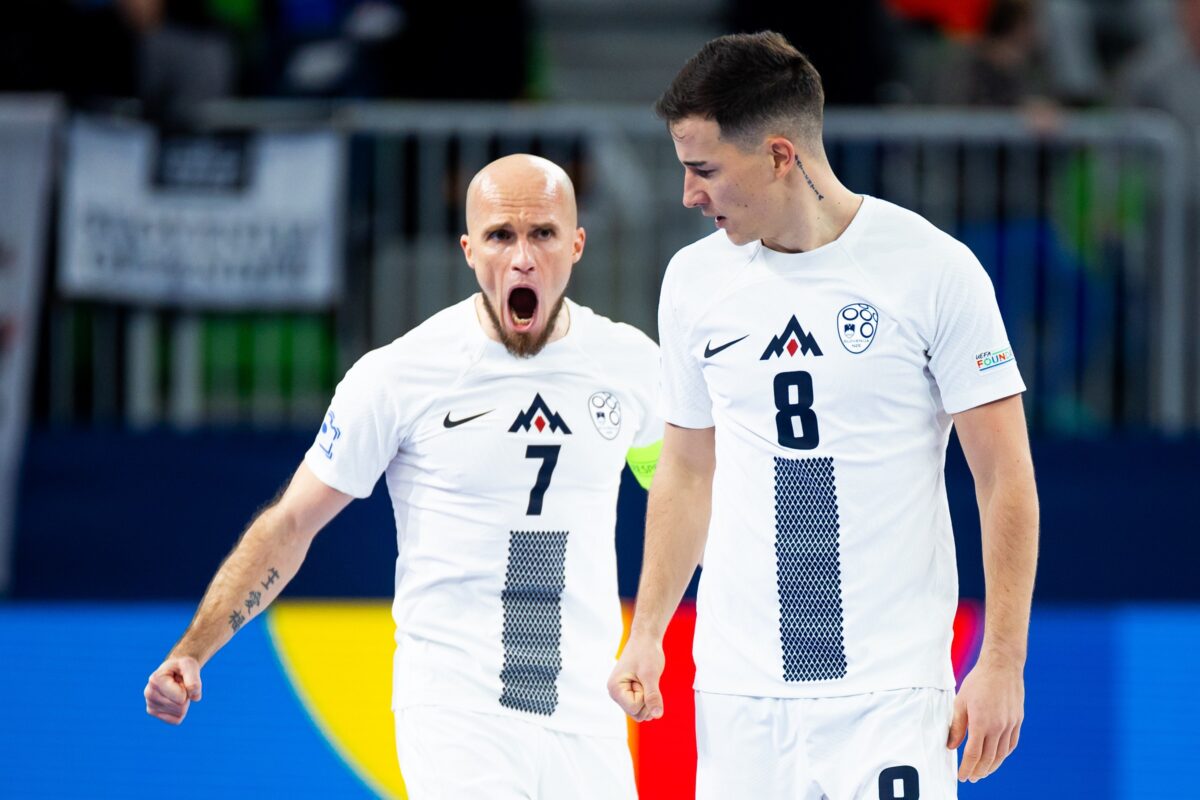 Slovenija po tesni zmagi ostaja v boju za četrtfinale - Sportklub
