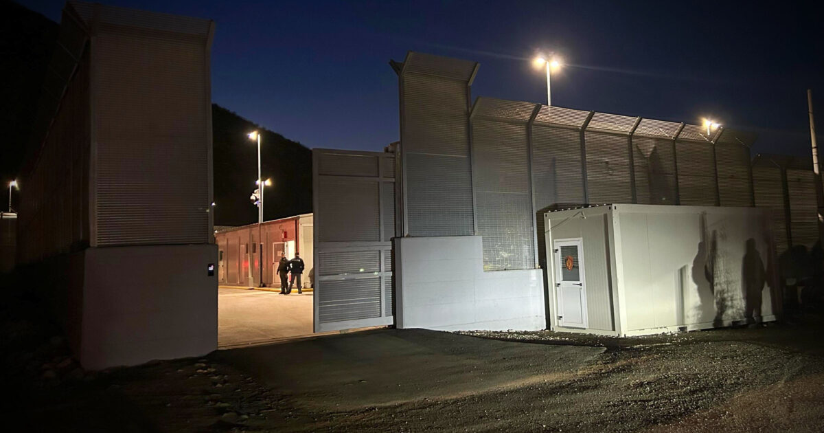 Migranti rimpatriati direttamente dall'Albania. Illegittimo per Costituzione e norme Ue, il Viminale: "Si può"
