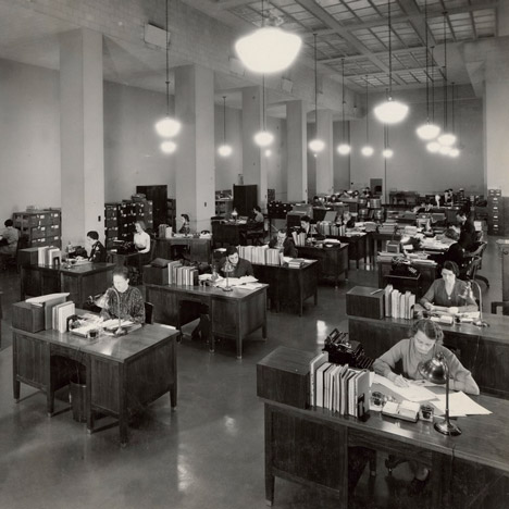 Open plan office designs unpopular with workers, damage productivity