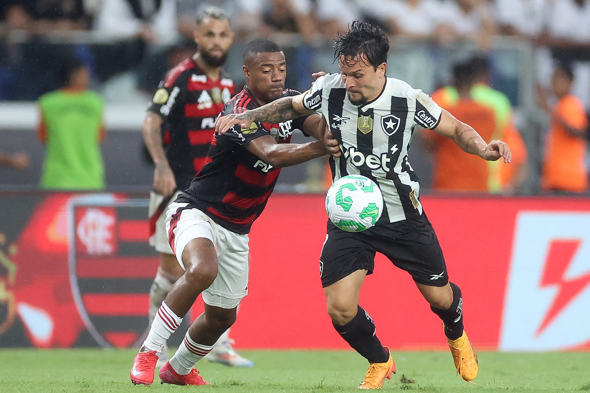 Flamengo vence o Botafogo com dois de Bruno Henrique e ganha o tri da Supercopa - Gazeta Esportiva