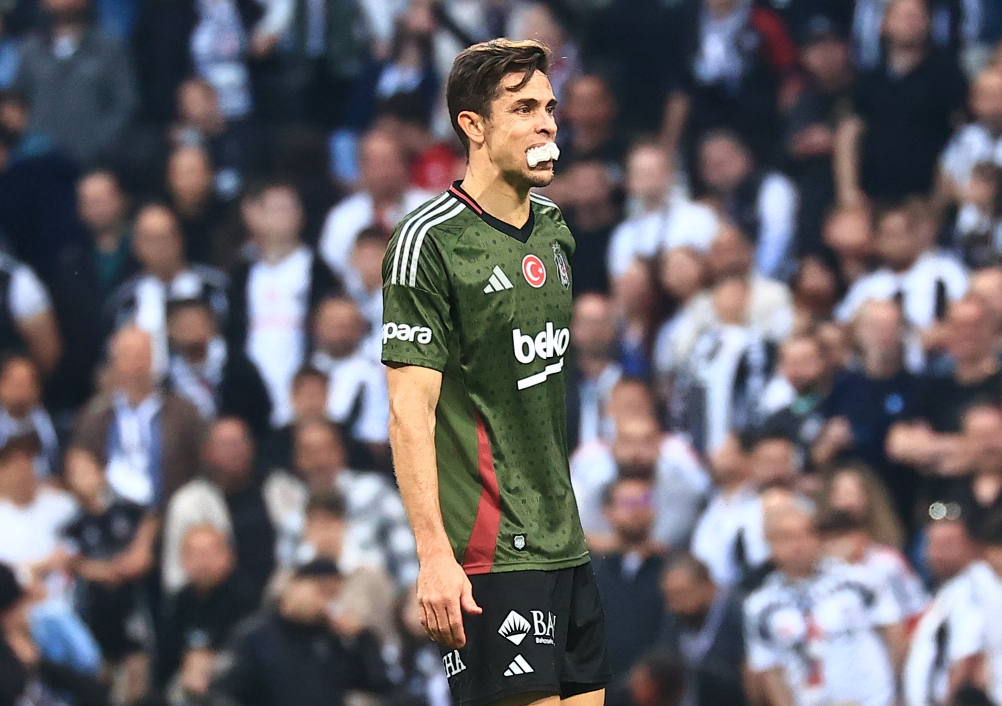 Gabriel Paulista desembarca e fala sobre acerto com o Corinthians - Gazeta Esportiva
