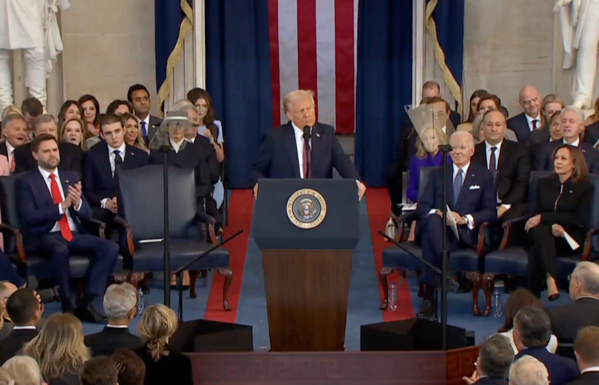 Guerra agli immigrati e al Green Deal, dazi e transgender: cosa ha detto Donald Trump nel suo discorso - Il video - Open