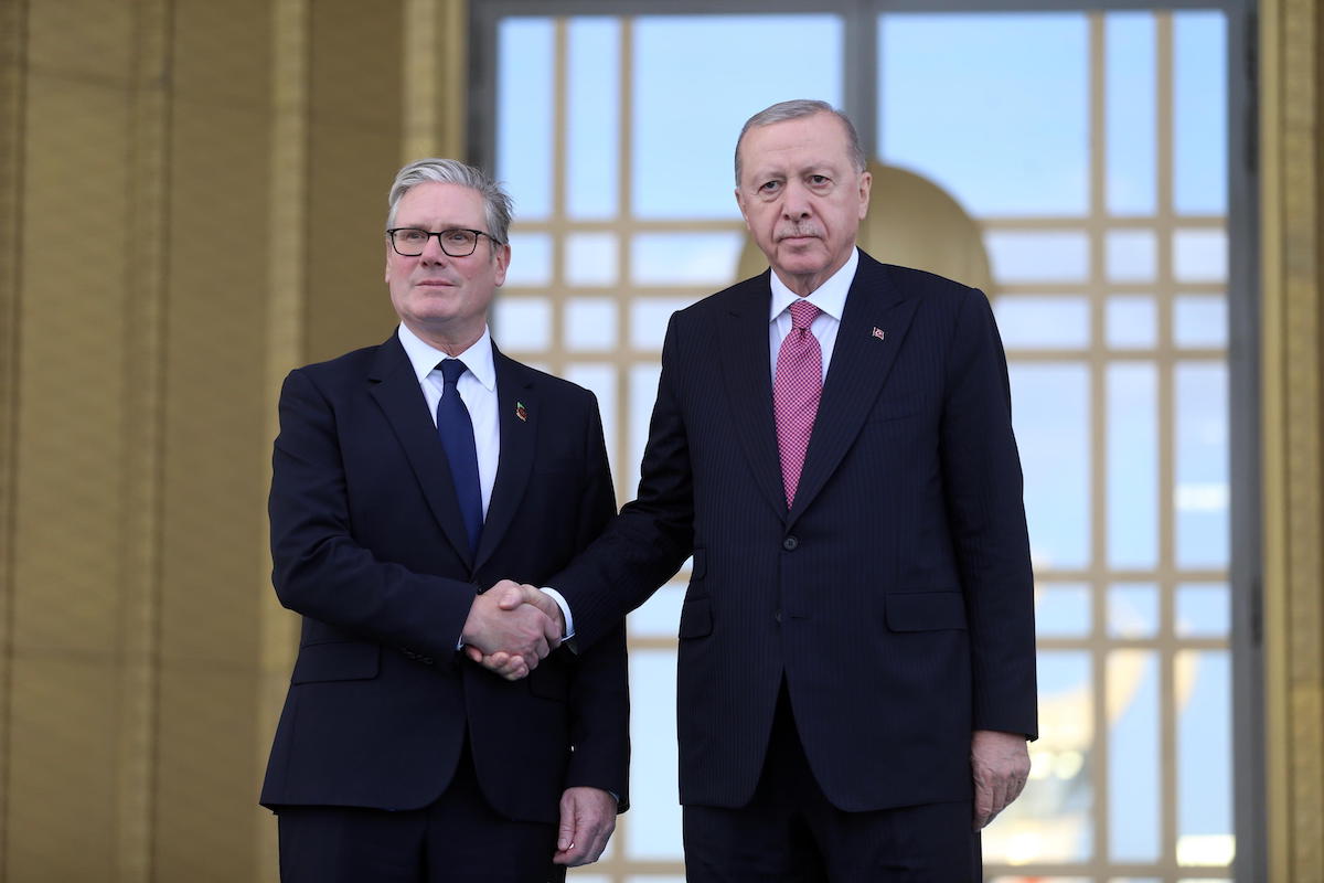 Erdogan punta all’intesa con Merz. L'annuncio dopo l'incontro con Starmer: «Firmati gli accordi per ottenere gli Eurofighter» - Open