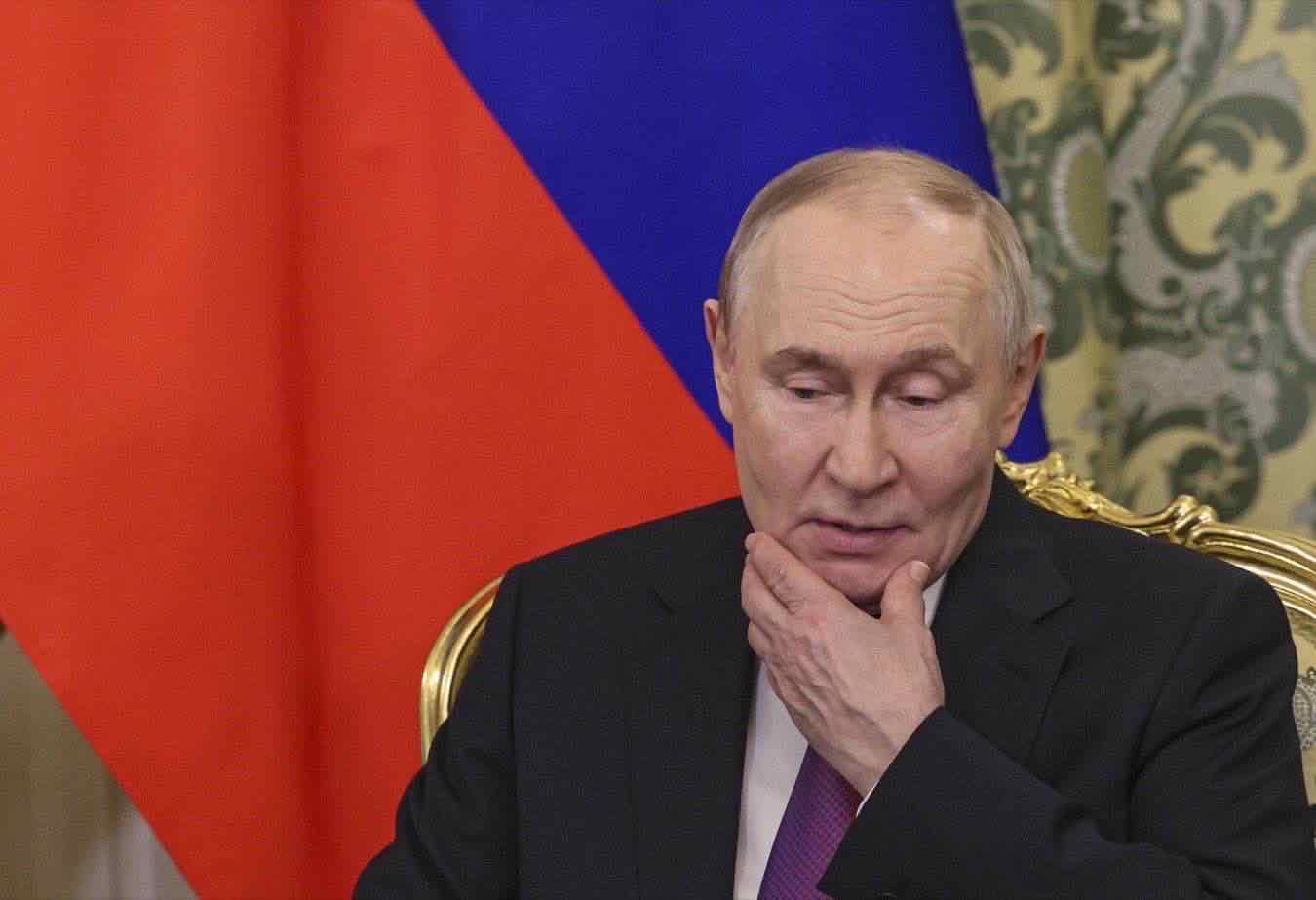 Il Cremlino accetta la tregua di Trump (che non è di 7 giorni e non su tutta l'Ucraina). Zelensky: «Mosca ha interrotto lo scambio di prigionieri» - Open