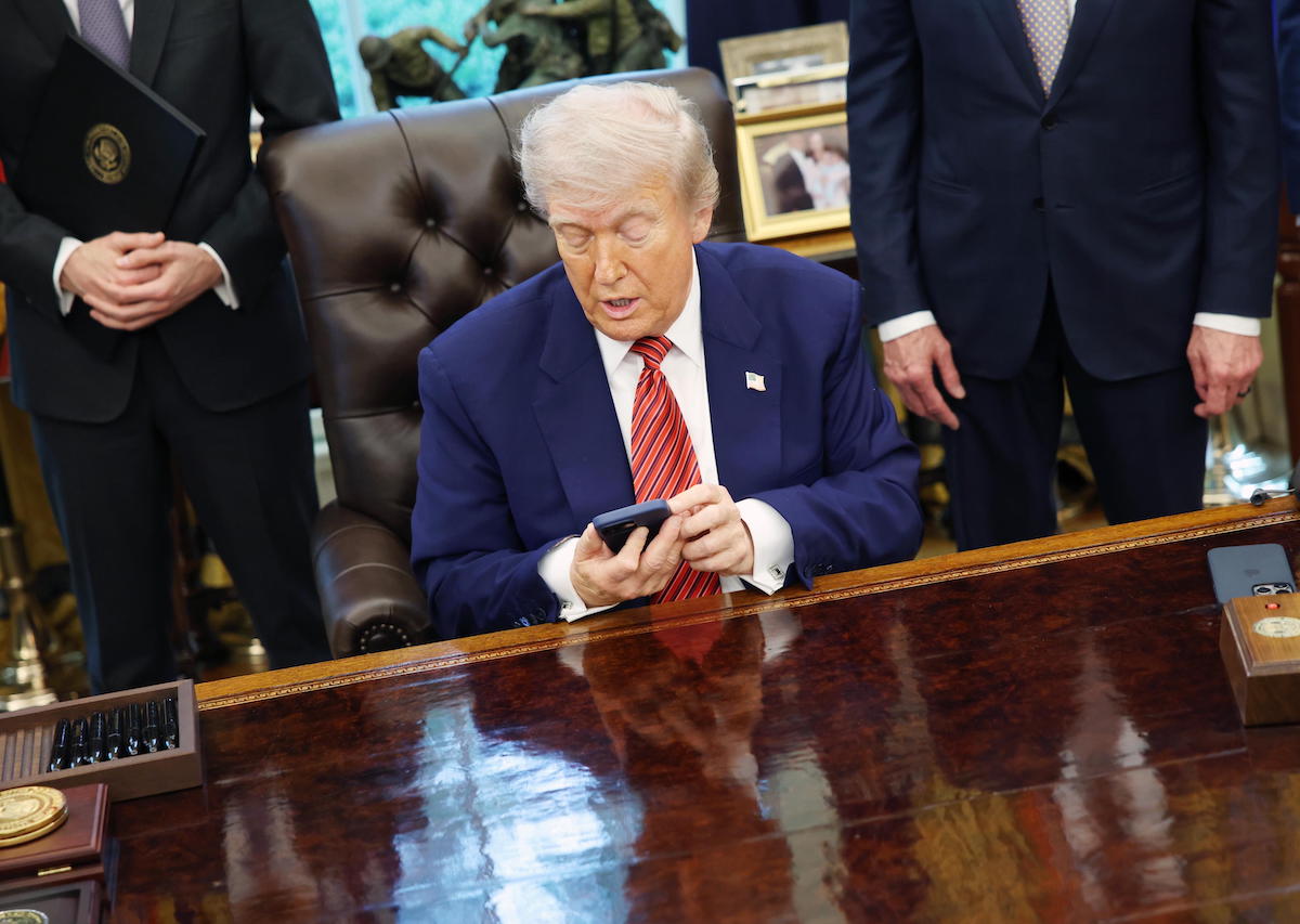Iran-Usa fissati i colloqui in Oman. «Diversi leader del Medio Oriente hanno fatto pressioni sull'amministrazione Trump» - Open