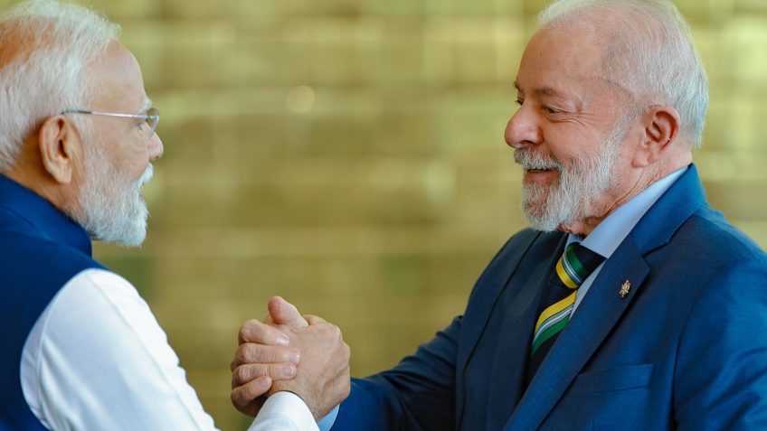 Lula vai levar 10 ministros e 315 empresários à Ásia