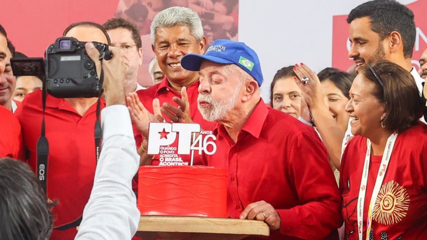 Festa do PT dá pontapé em campanha de Lula