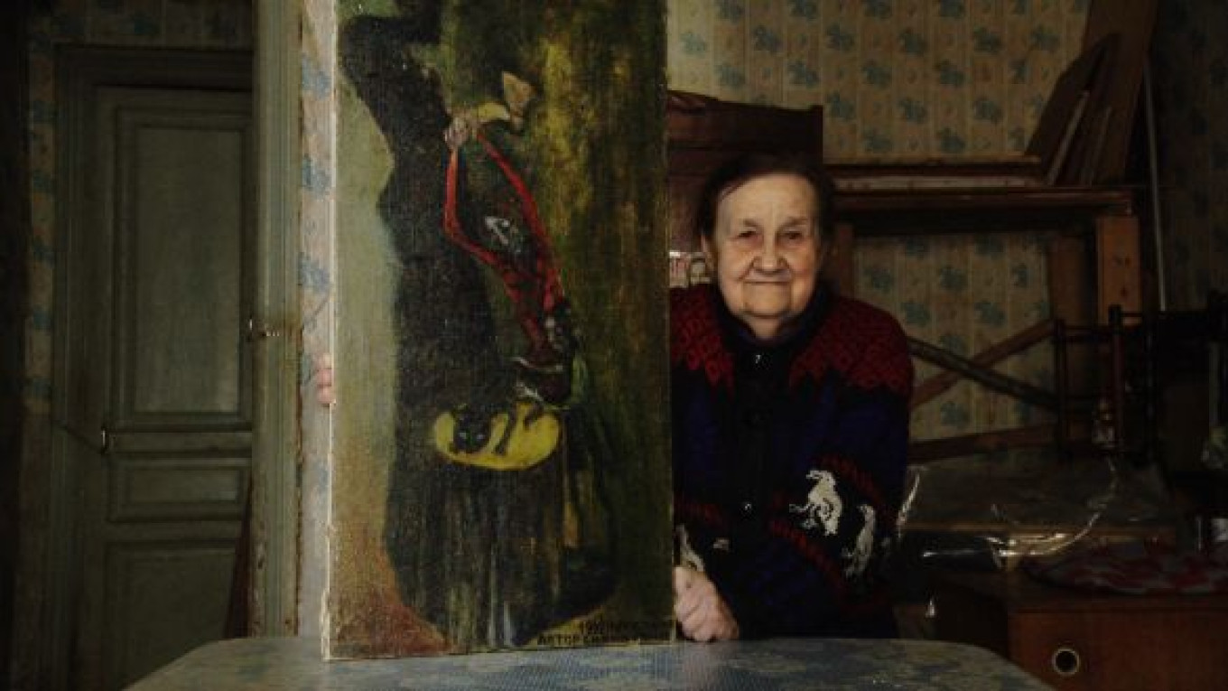 Leningrad Siege Survivors Praise Dutch Filmmaker with Medal