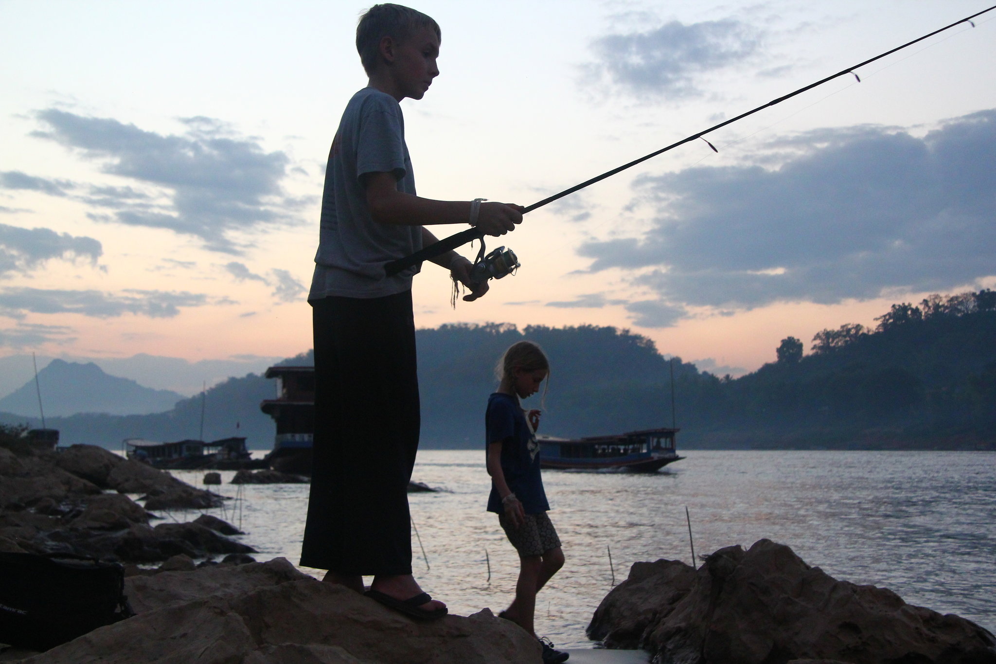 The Vagaries of Fishing in the Threatened Mekong - The New York Times