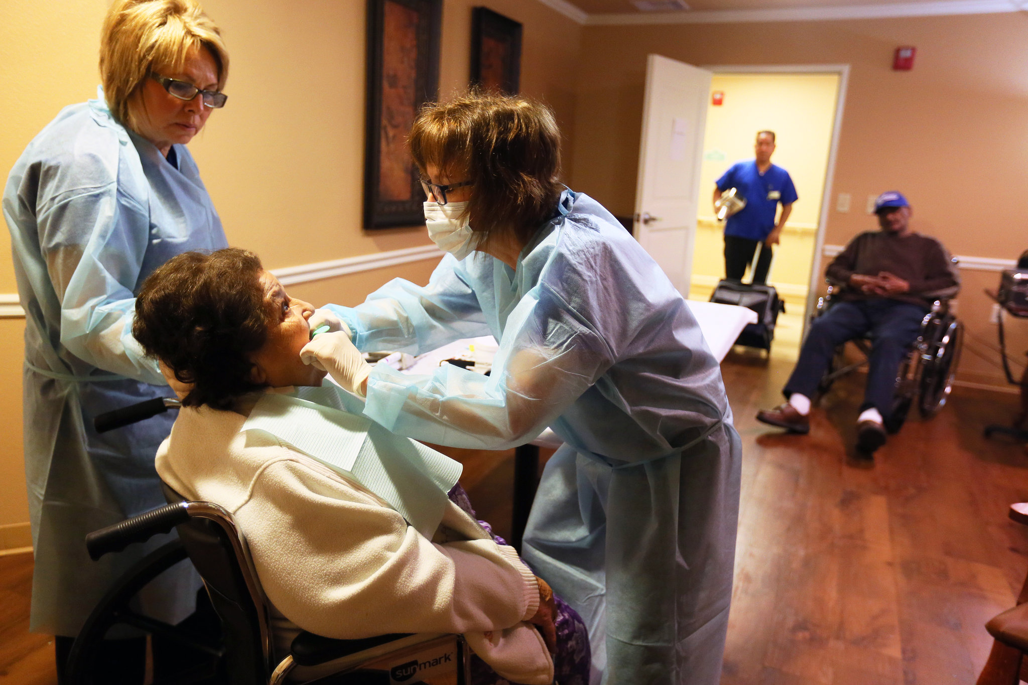 In Nursing Homes, an Epidemic of Poor Dental Hygiene - The New York Times